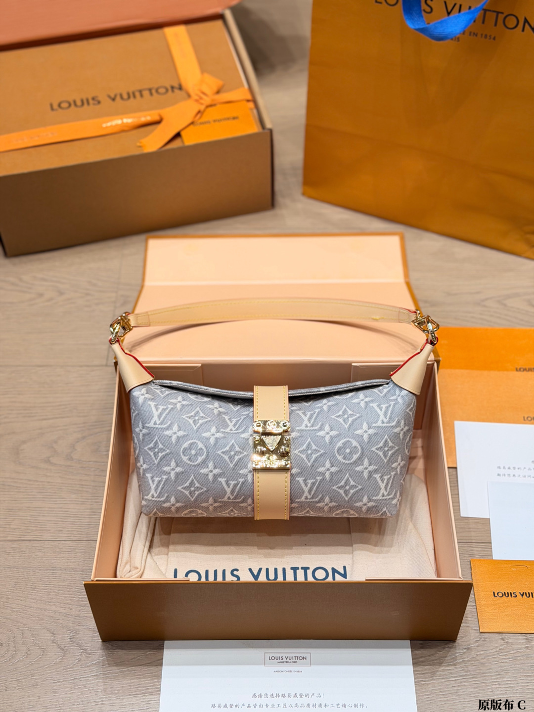 Louis Vuitton LV Pochette Cowhide Leather